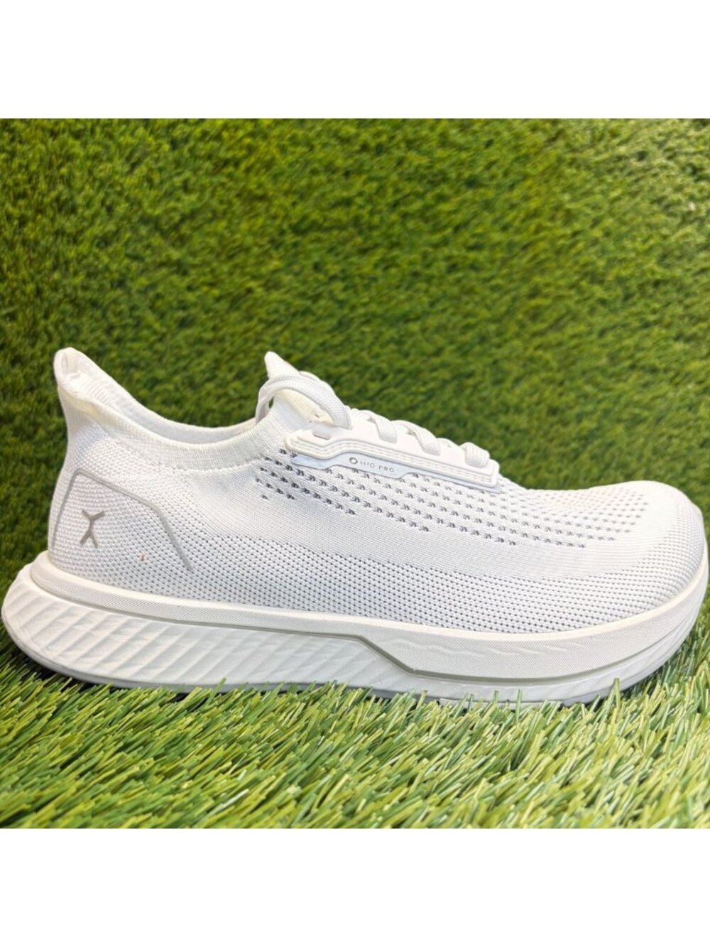 Flux Adapt Runner H2O Pro White Womens Size 8 Athletic Knit Shoes Sneakers